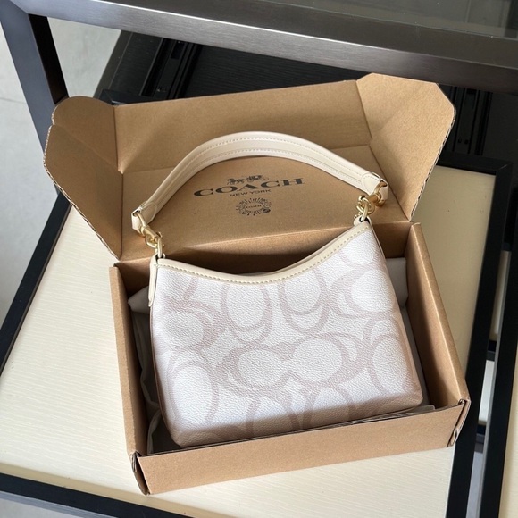 Coach Cream Shoulder Bag - Picture 9 of 9